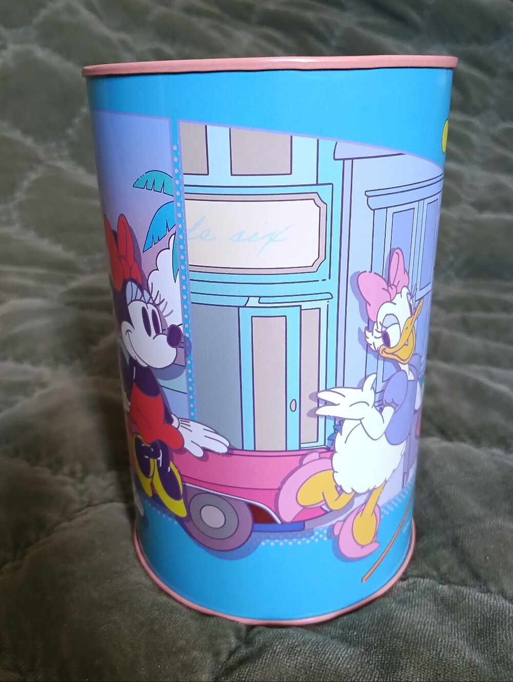 Disney Coin Bank, With Minnie, Mickey, Donald, Daisy, Chip & Dale